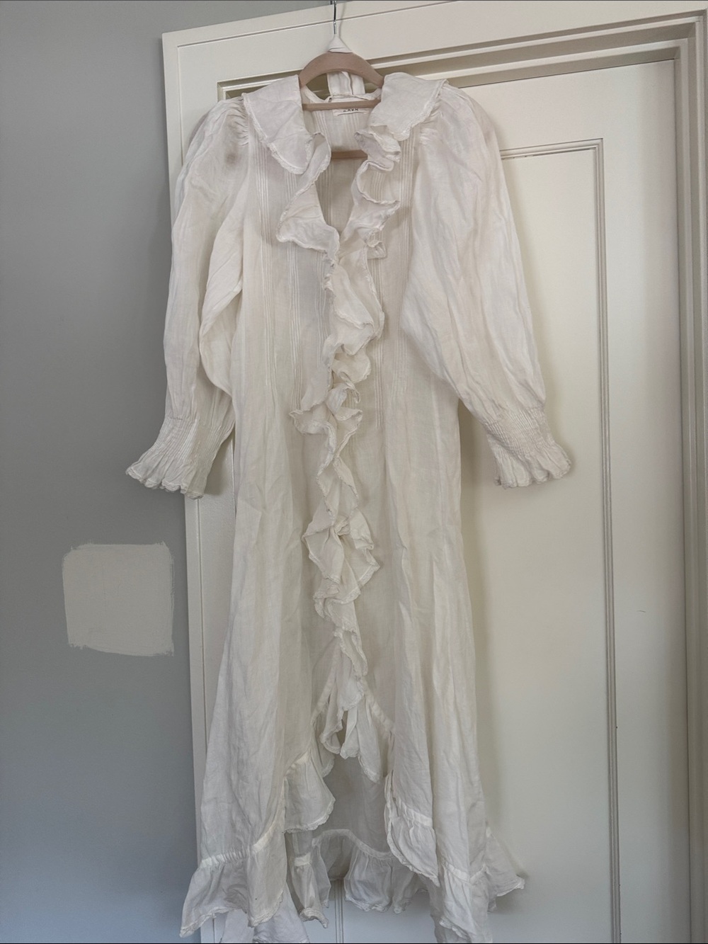 Doen White Ruffle Front Long Sleeve Dress